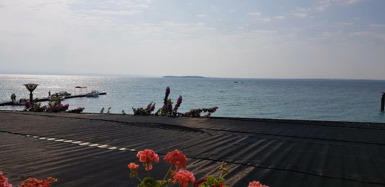 Graziosa Al Porto Villa Moniga del Garda Bagian luar foto